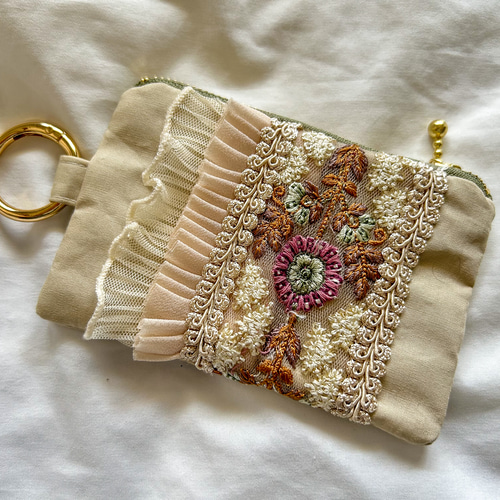インド刺繍 リボン カラビナ付きファスナーポーチ ポーチ ベージュ