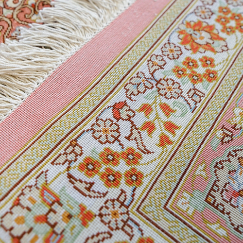 ペルシャ絨毯　antique クム産シルクの手織り絨毯200x130cm Vintage ペルシャ クム産シルクの手織り絨毯 size:200x130 （90