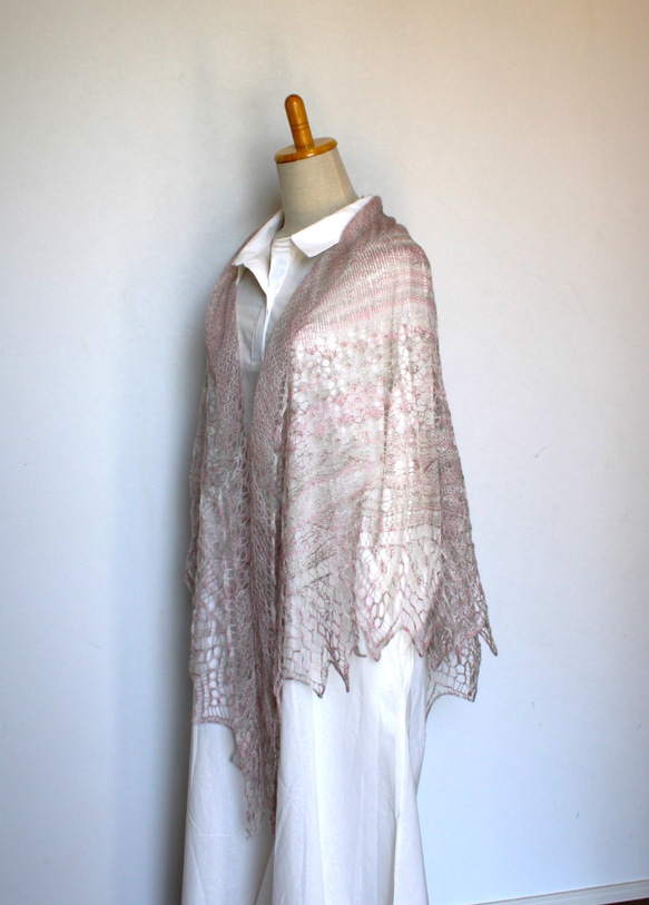 大判・超極細レースショール　モヘア・メリノ　さくらミックス(段染め) このショールは