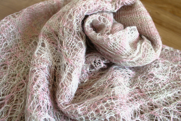 大判・超極細レースショール　モヘア・メリノ　さくらミックス(段染め) このショールは