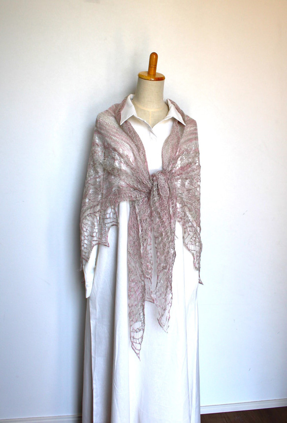 大判・超極細レースショール　モヘア・メリノ　さくらミックス(段染め) このショールは