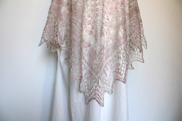 大判・超極細レースショール　モヘア・メリノ　さくらミックス(段染め) このショールは