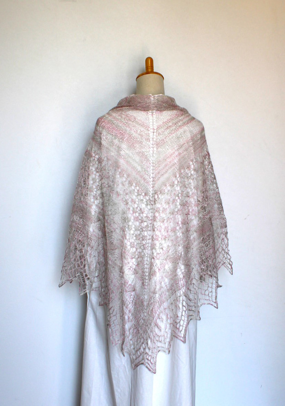 大判・超極細レースショール　モヘア・メリノ　さくらミックス(段染め) このショールは