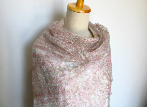 大判・超極細レースショール　モヘア・メリノ　さくらミックス(段染め) このショールは