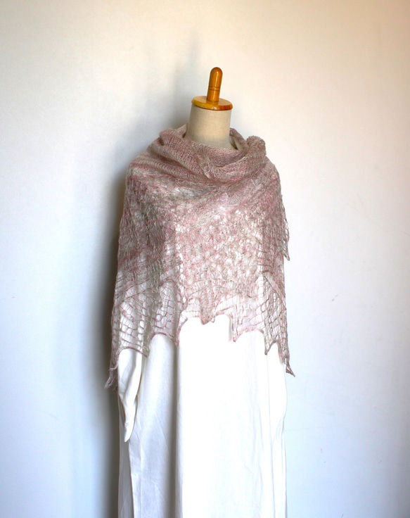 大判・超極細レースショール　モヘア・メリノ　さくらミックス(段染め) このショールは