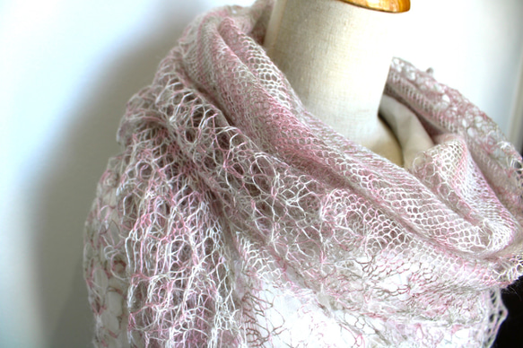 大判・超極細レースショール　モヘア・メリノ　さくらミックス(段染め) このショールは