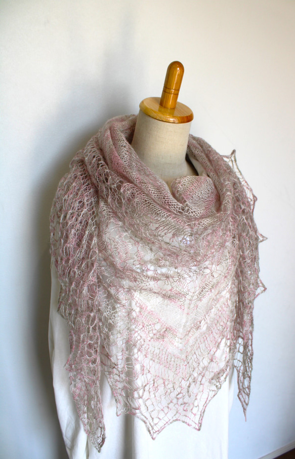 大判・超極細レースショール　モヘア・メリノ　さくらミックス(段染め) このショールは