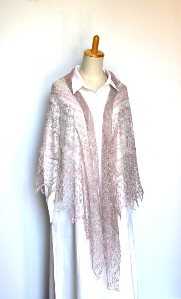 大判・超極細レースショール　モヘア・メリノ　さくらミックス(段染め) このショールは
