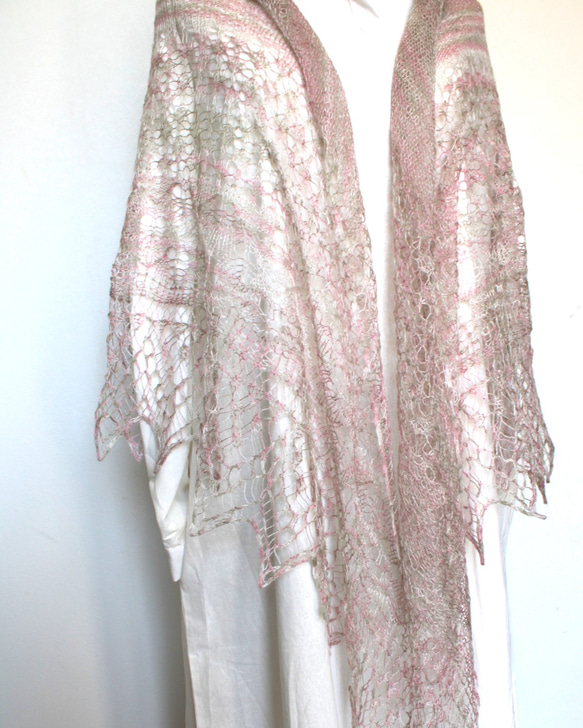 大判・超極細レースショール　モヘア・メリノ　さくらミックス(段染め) このショールは