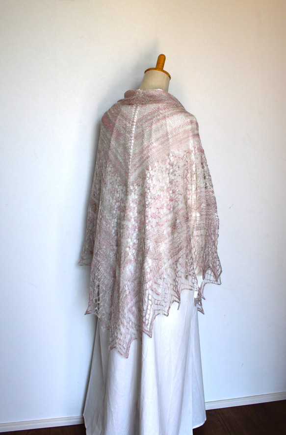 大判・超極細レースショール　モヘア・メリノ　さくらミックス(段染め) このショールは