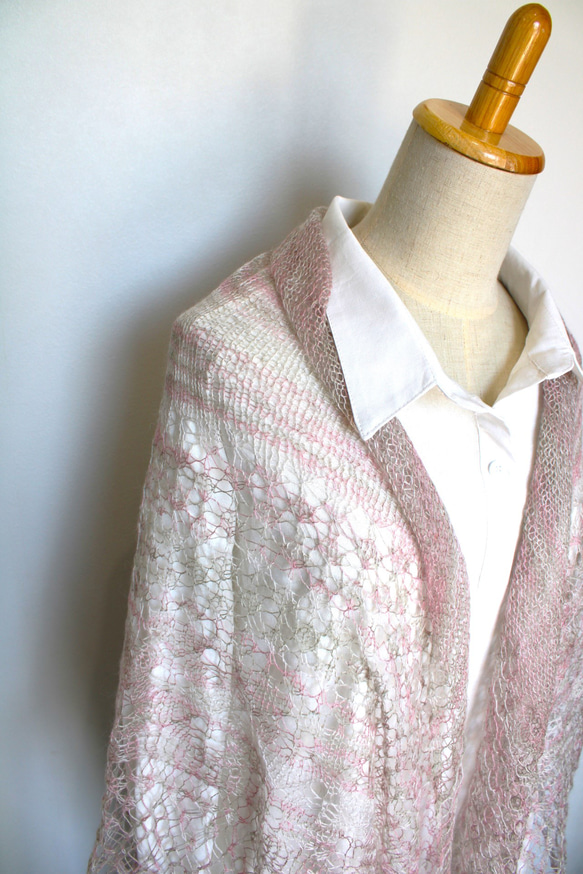 大判・超極細レースショール　モヘア・メリノ　さくらミックス(段染め) このショールは