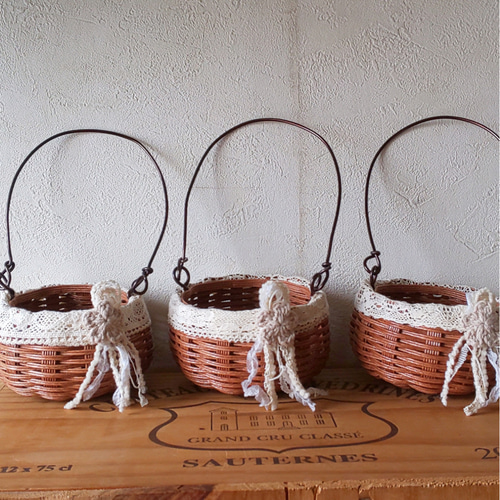 **小さなワイヤーレースかご♡** 小さなワイヤーレースかご♡**