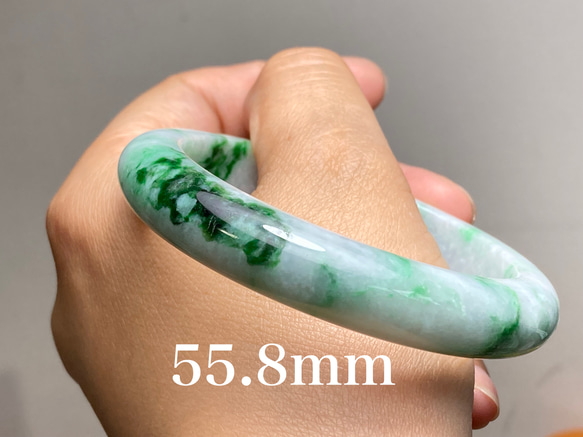 鏡職人【完美】ミャンマー産本翡翠の貴妃バングル（内径56×48ミリ） 鏡職人【完美】ミャンマー産本翡翠の貴妃バングル（内径56×48