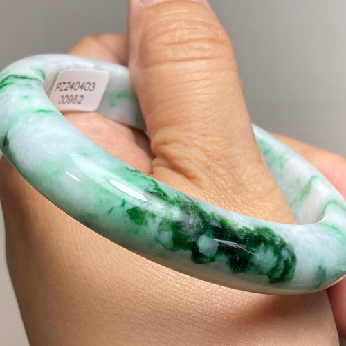 翡翠バングルA貨　無処理　ミャンマー産天然翡翠バングル　本翡翠バングル　ヒスイ ミャンマー産天然無処理翡翠 バングル ブレスレット 濃緑 墨緑