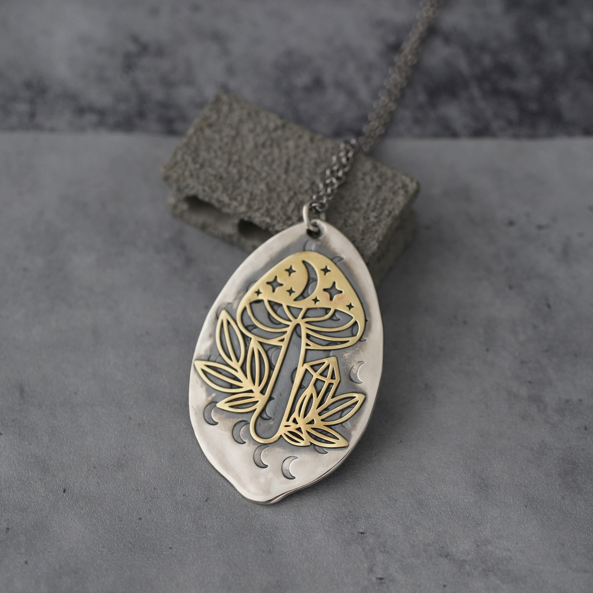 悠久の時間｜シルバー｜ペンダント｜ネックレスチェーン付｜刻印｜三日月｜きのこ｜宝石｜水晶｜星｜夜｜葉っぱ｜煌めき