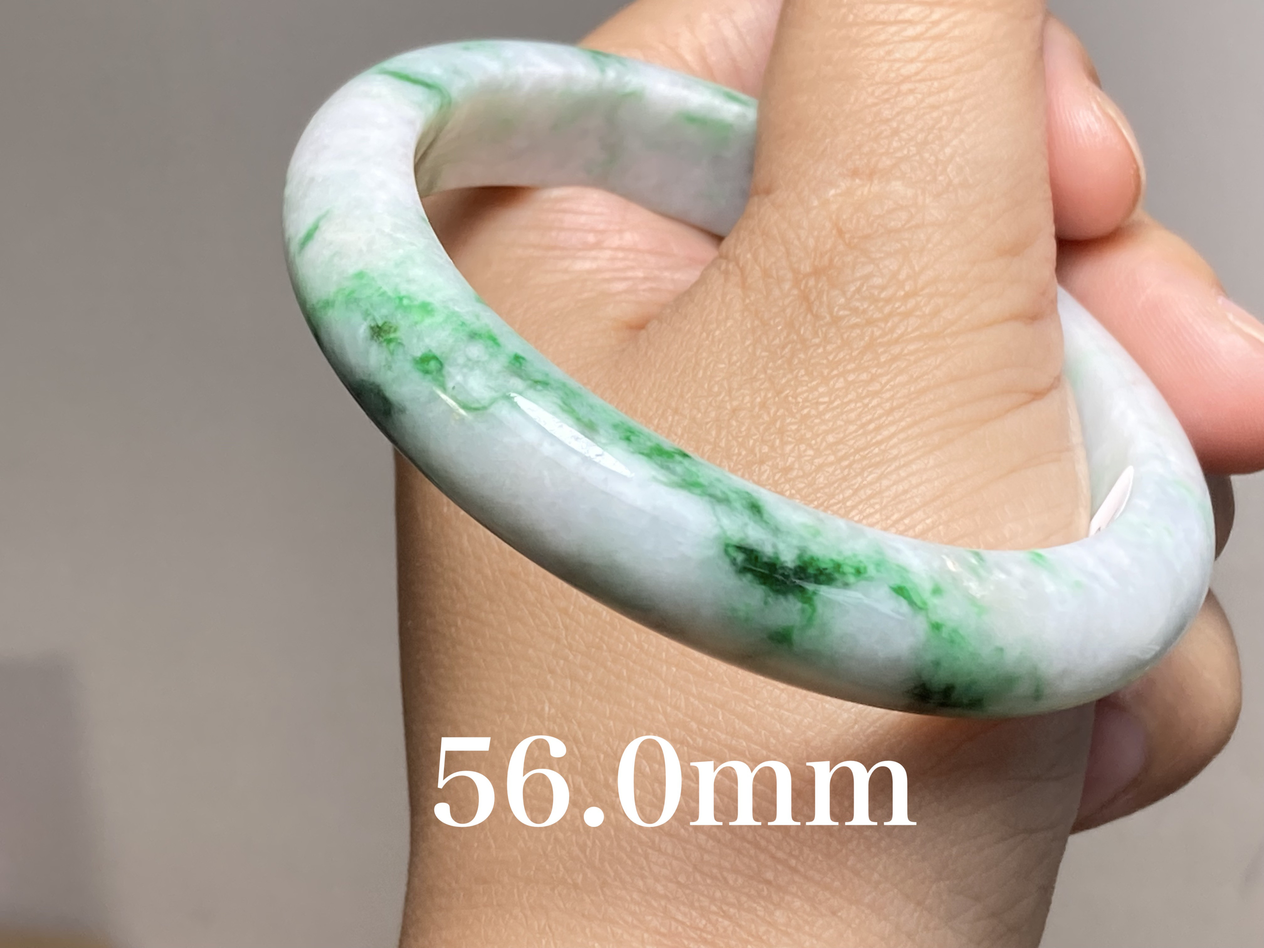 BG5-4 美品 花緑 56.0MM 真ん丸 ミャンマー産 天然本翡翠 バングル