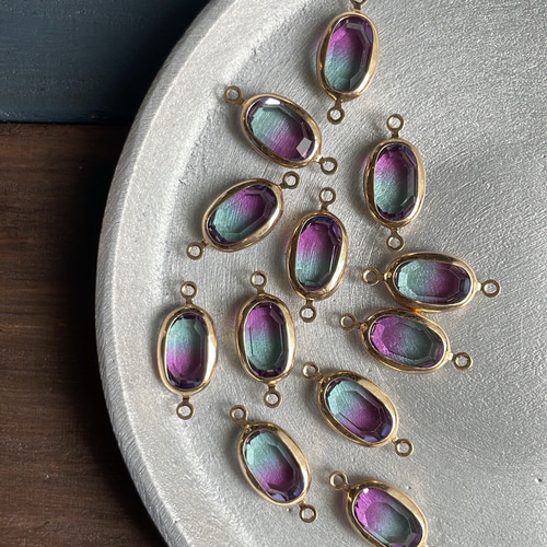 c*c様 て*様 金色フレーム 紫色オーバルチャーム