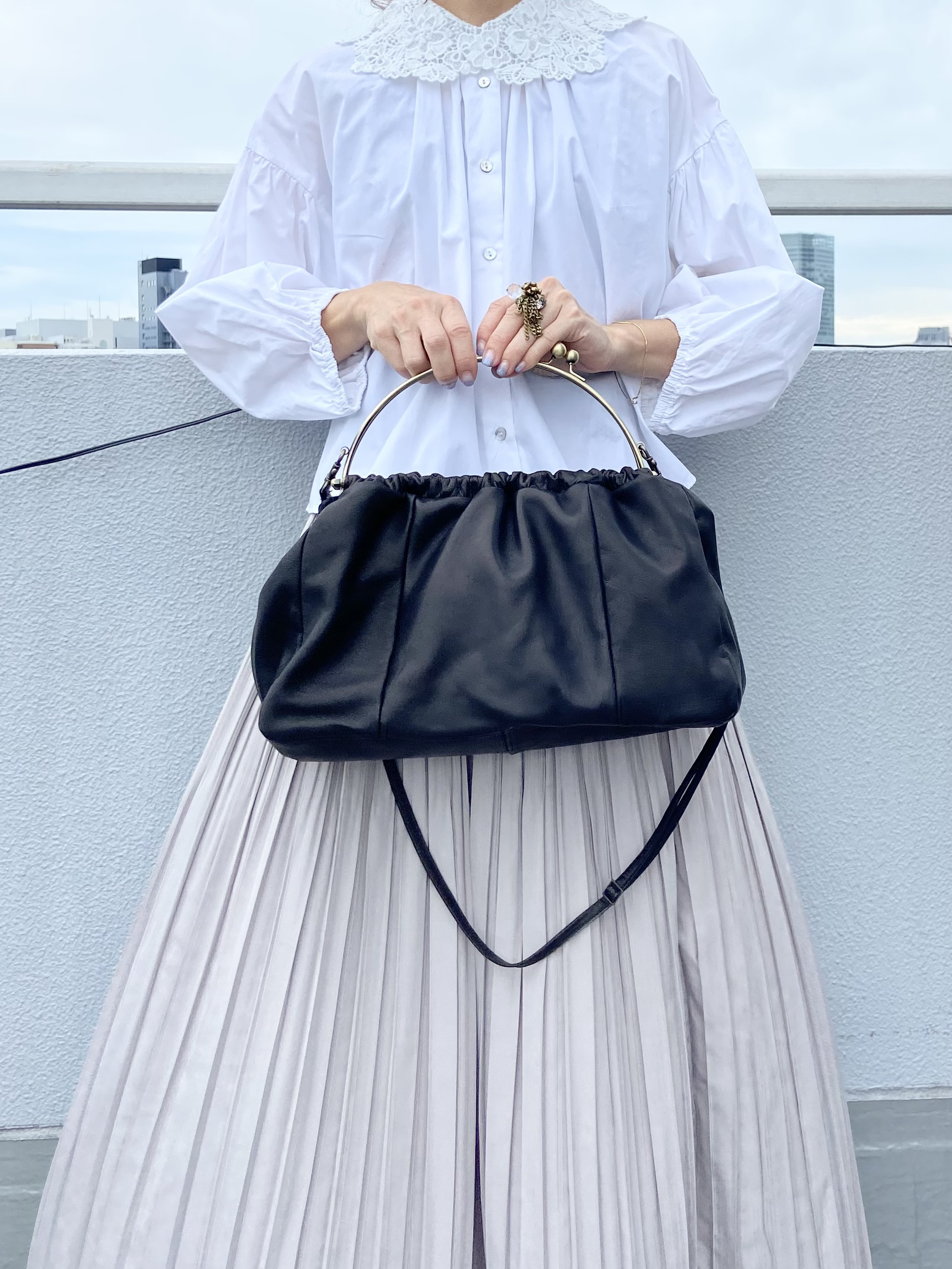 馬革＊斜めがけも出来る！クラシカルな口金ふんわりバッグ＊ブラック＊2way＊アンティーク調