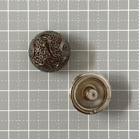 ボタン レトロ 円形 丸型 半球 シルバー アンティークゴールド 21mm 7個セット ei-251 3枚目の画像