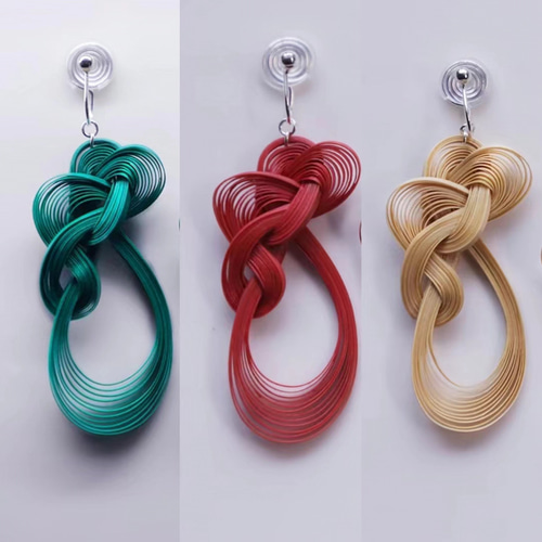 ハンドメイド 竹製 ピアス イヤリング 踊る魂 耳飾 赤い 極軽い ノン