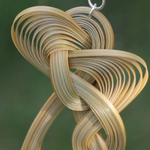 ハンドメイド 竹製 ピアス イヤリング 踊る魂 耳飾 赤い 極軽い ノン