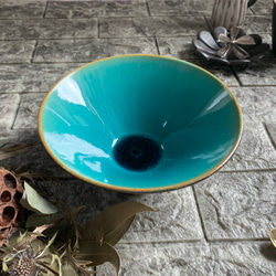 夏のトルコ青釉　中鉢（青×黒） 2枚目の画像