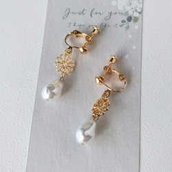 白い貝殻のイヤリング イヤリング・ノンホールピアス fraise