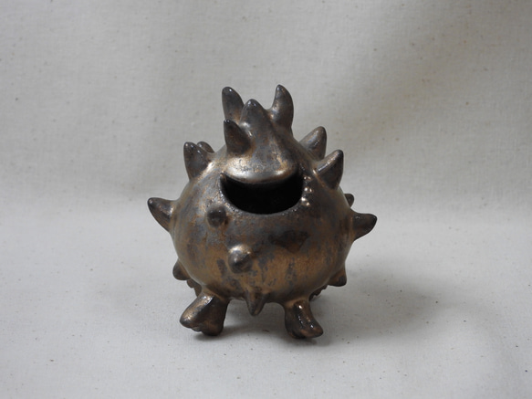 棘丸チビ金ちゃん陶製オブジェ 1枚目の画像