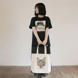 with NYAGO トートバッグ ［ ソラちゃん 肉球をペロペロするにゃ~。 1001 ］ 5枚目の画像