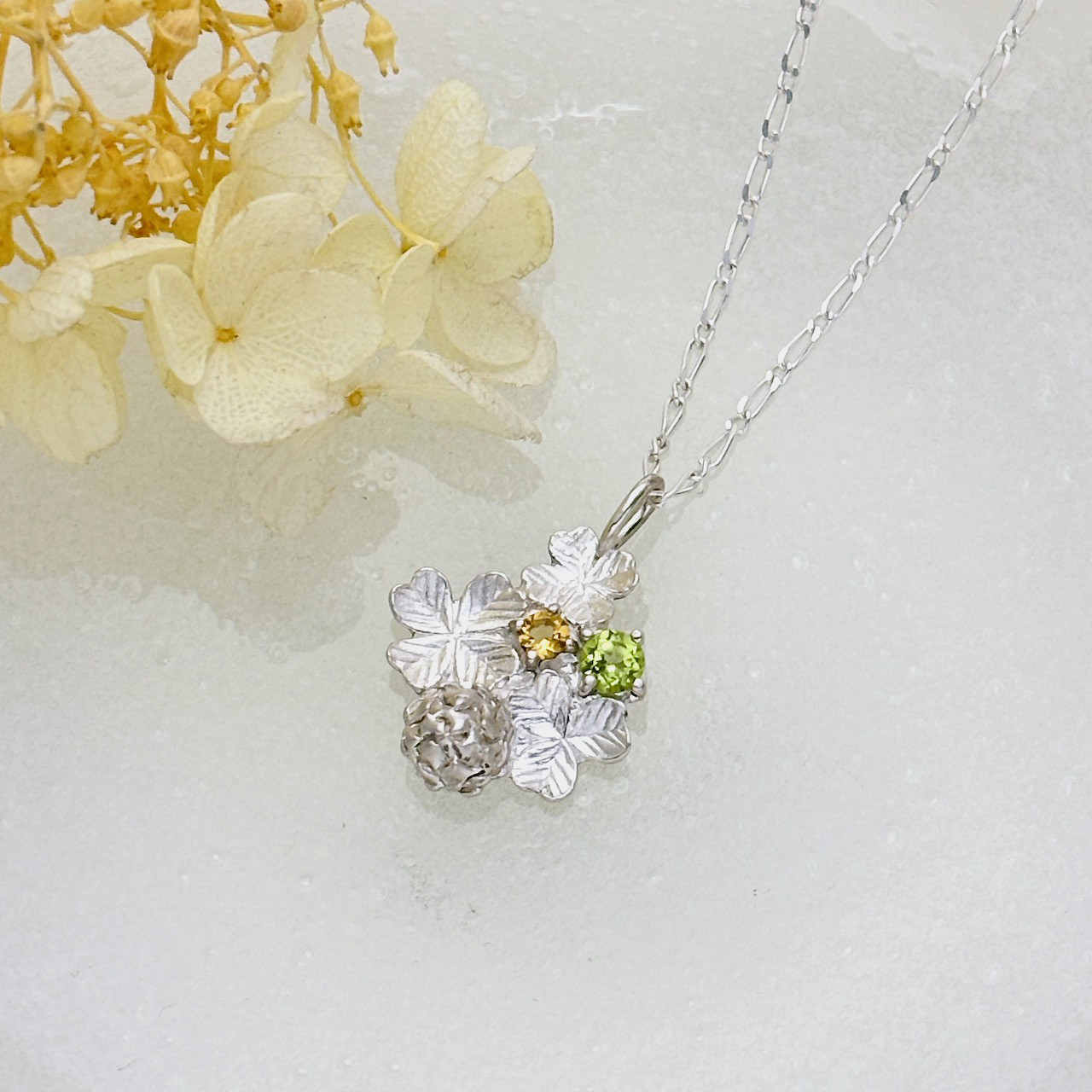 SV シロツメ草三つ四つ葉ペンダント（ペリドット・シトリン）2591
