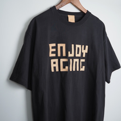 レザーパッチ「ENJOY AGING」の 半袖 Tシャツ（5色）牛革 ワッペン 5枚目の画像