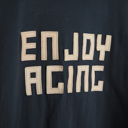 レザーパッチ「ENJOY AGING」の 半袖 Tシャツ（5色）牛革 ワッペン 6枚目の画像