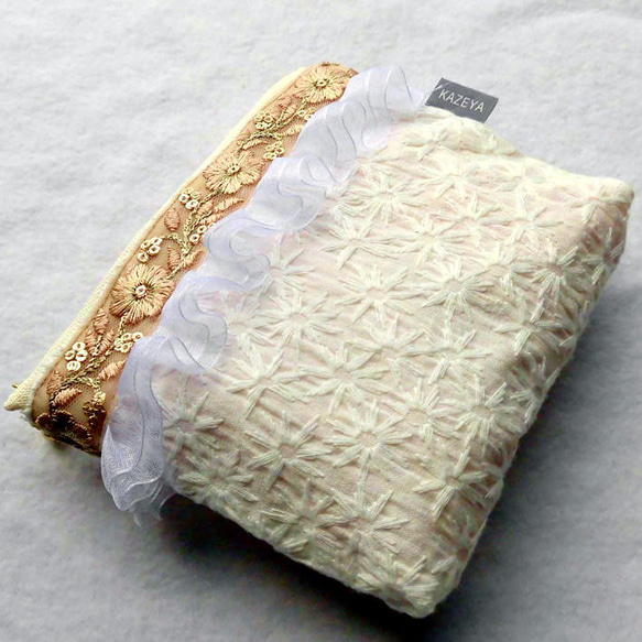 h437　刺繍リボン付き綿レース　玉つきファスナーポーチ 5枚目の画像