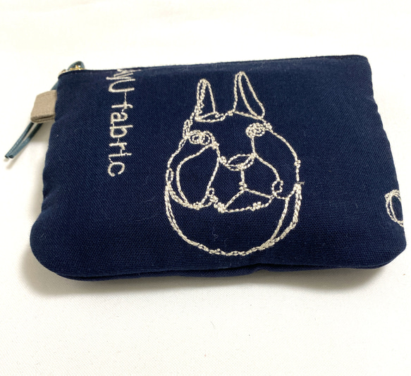 ＊ RABBIT  刺繍　ワイヤーアート フラットポーチ ＊　ネイビー 4枚目の画像