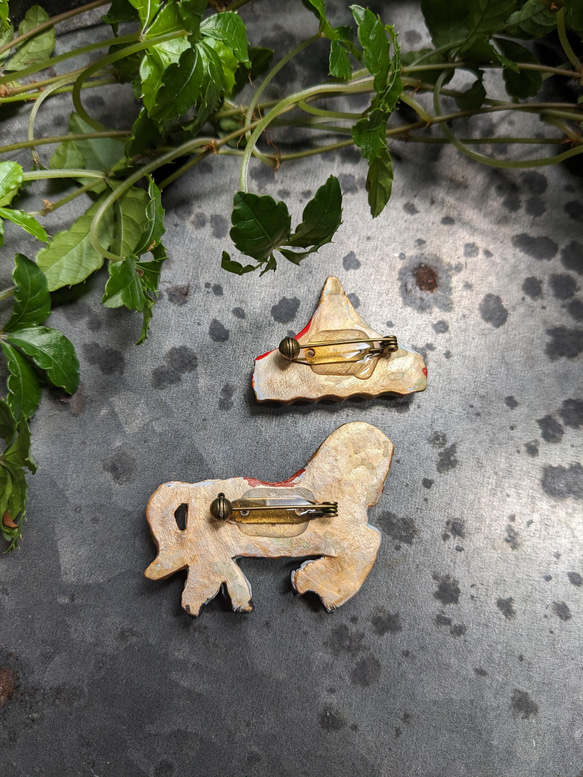 〈樹脂粘土〉回転木馬のブローチ（チェーンなし） 2枚目の画像