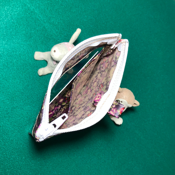 紫花柄ラミネートのパスケース 3枚目の画像