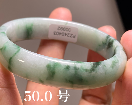 鏡職人【完美】ミャンマー産本翡翠の貴妃バングル（内径56×48ミリ） 449797e86f9914e0c6203e95249f0b