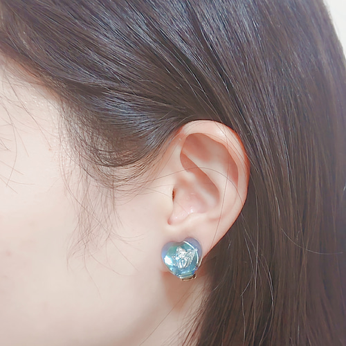 キュート♡なライトブルーの猫ちゃんエンジェルとキラキラ ラメ ハートのピアス♡ キュート♡なライトブルーの猫ちゃんエンジェルとキラキラ ラメ ハート