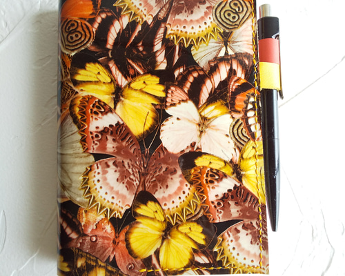 国産のエナメル牛革 手帳カバー 蝶々（文庫本A6ほぼ日手帳オリジナル