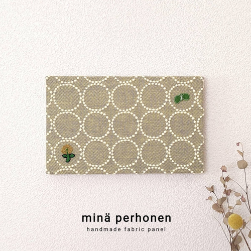 ファブリックパネル　ミナペルホネン　タンバリン　ベージュ　贈り物　刺繍　壁掛け ファブリックパネル ミナペルホネン タンバリン ベージュ 贈り物 刺繍