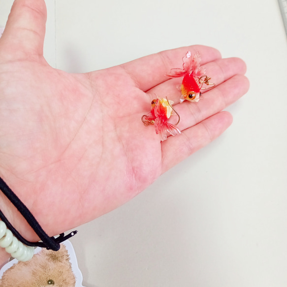 ピアス 金魚赤かわいい浴衣夏祭りスイカキラキラ果物フルーツ猫ねこネコ黒猫ジジ魔女の宅急便動物 12枚目の画像