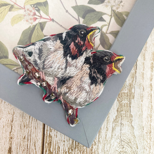 キビタキ 刺繍 ブローチ （ 野鳥 鳥 小鳥 ） ブローチ mame.pii