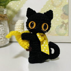 バナナと黒猫ストラップ・ボールチェーン・キーホルダー＊あみぐるみ♡受注製作品 1枚目の画像