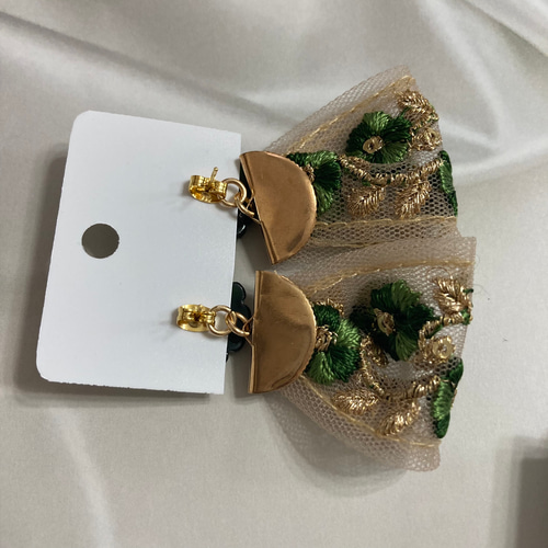インド刺繍 リボンタッセル ピアス フラワー 大ぶり サージカル