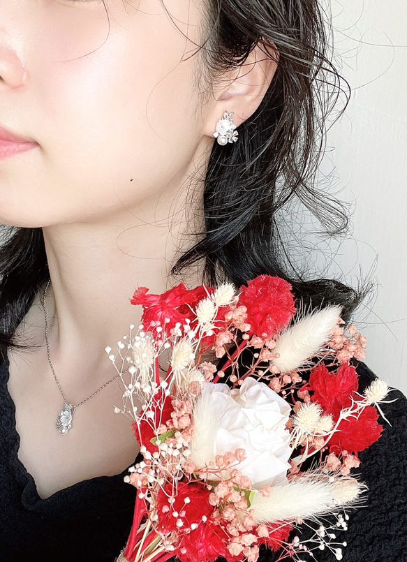 ＜2日以内発送＞お花ビジューのアクセサリーセット　ネックレス&ピアス（イヤリング対応）　シルバー 6枚目の画像