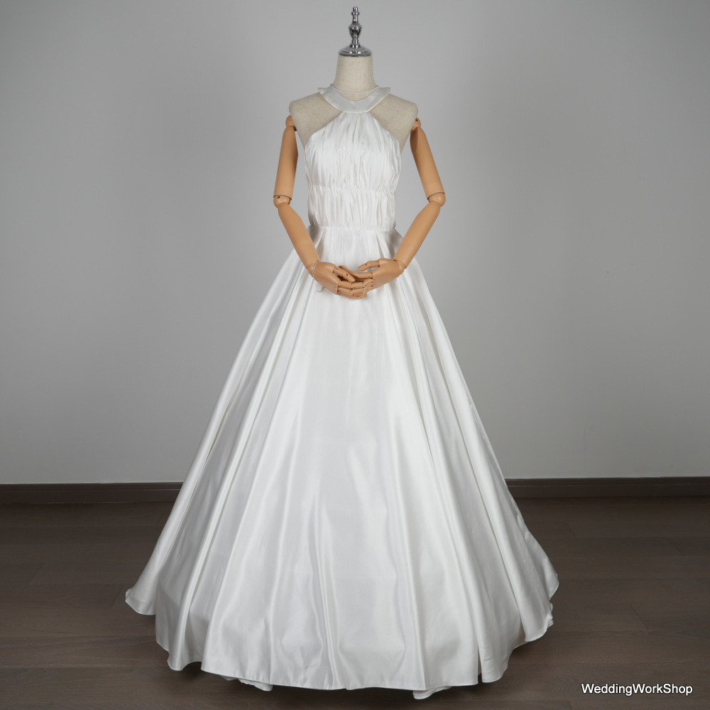 大好きな  ホワイト  ノースリーブ  ホルターネック  ウエディングドレス 細見えシルエット 花嫁/結婚式G192