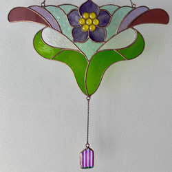 ステンドグラス  紫の花のサンキャッチャー 3枚目の画像