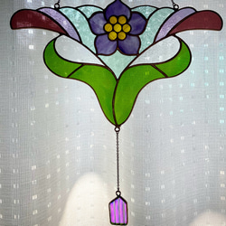 ステンドグラス  紫の花のサンキャッチャー 4枚目の画像