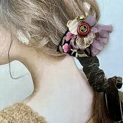 ボルドーとライトパープルの刺繍リボンポニーフック　ボタンヘアアクセサリー 2枚目の画像