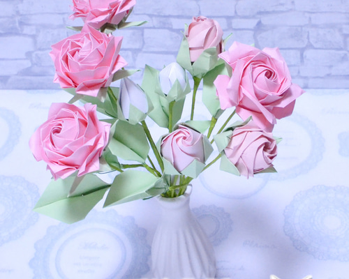 薔薇の造花手作りです。 薔薇の花束：春バージョン （折り紙の薔薇の花） アートフラワー Cat's